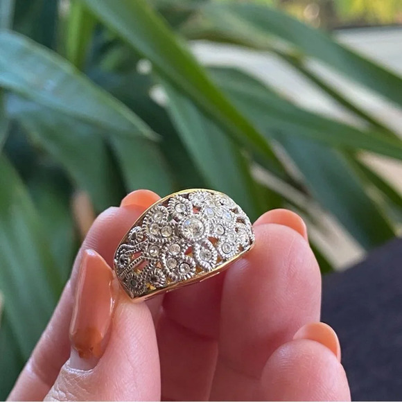 Vintage 90s Ornate Filigree Two-Tone Domed Cocktail Ring by Avon - Picture 16 of 16